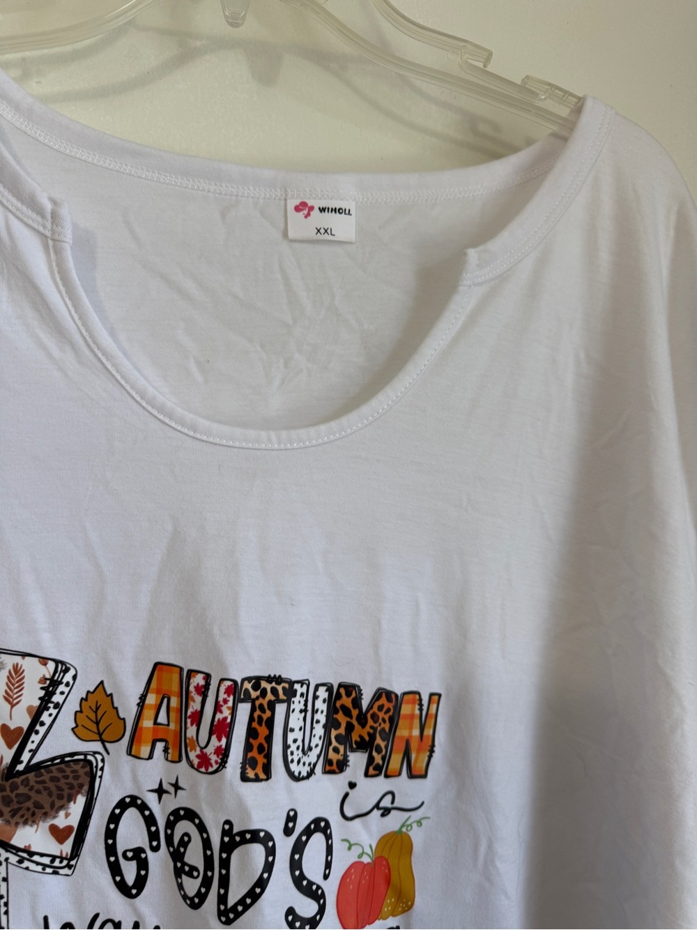 WINOLL White 'Autumn' Graphic Scoop Neck Women's Tee